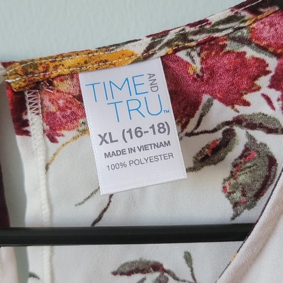 Floral Peplum Top - Picture 4 of 4